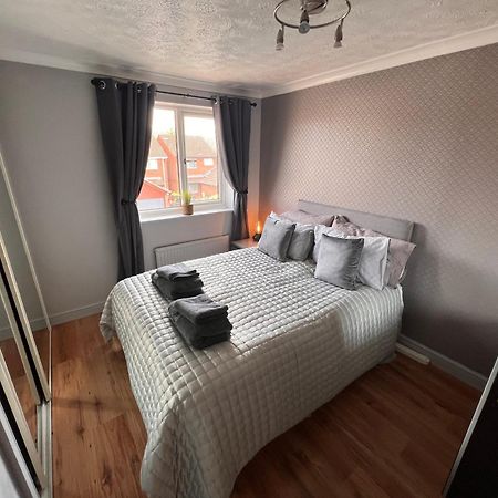Contractors Or Family House - M1 Nottingham - Ikea Retail Park - Catkin Drive - 2 Bed Home With Driveway, Private Garden, Sleeps 4 - Tv'S In All Rooms Giltbrook Exterior photo