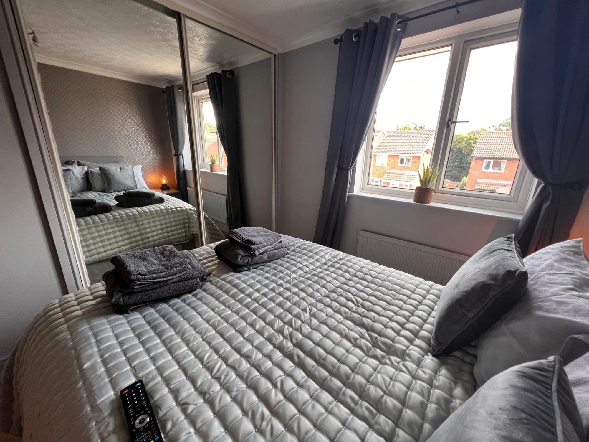 Contractors Or Family House - M1 Nottingham - Ikea Retail Park - Catkin Drive - 2 Bed Home With Driveway, Private Garden, Sleeps 4 - Tv'S In All Rooms Giltbrook Exterior photo