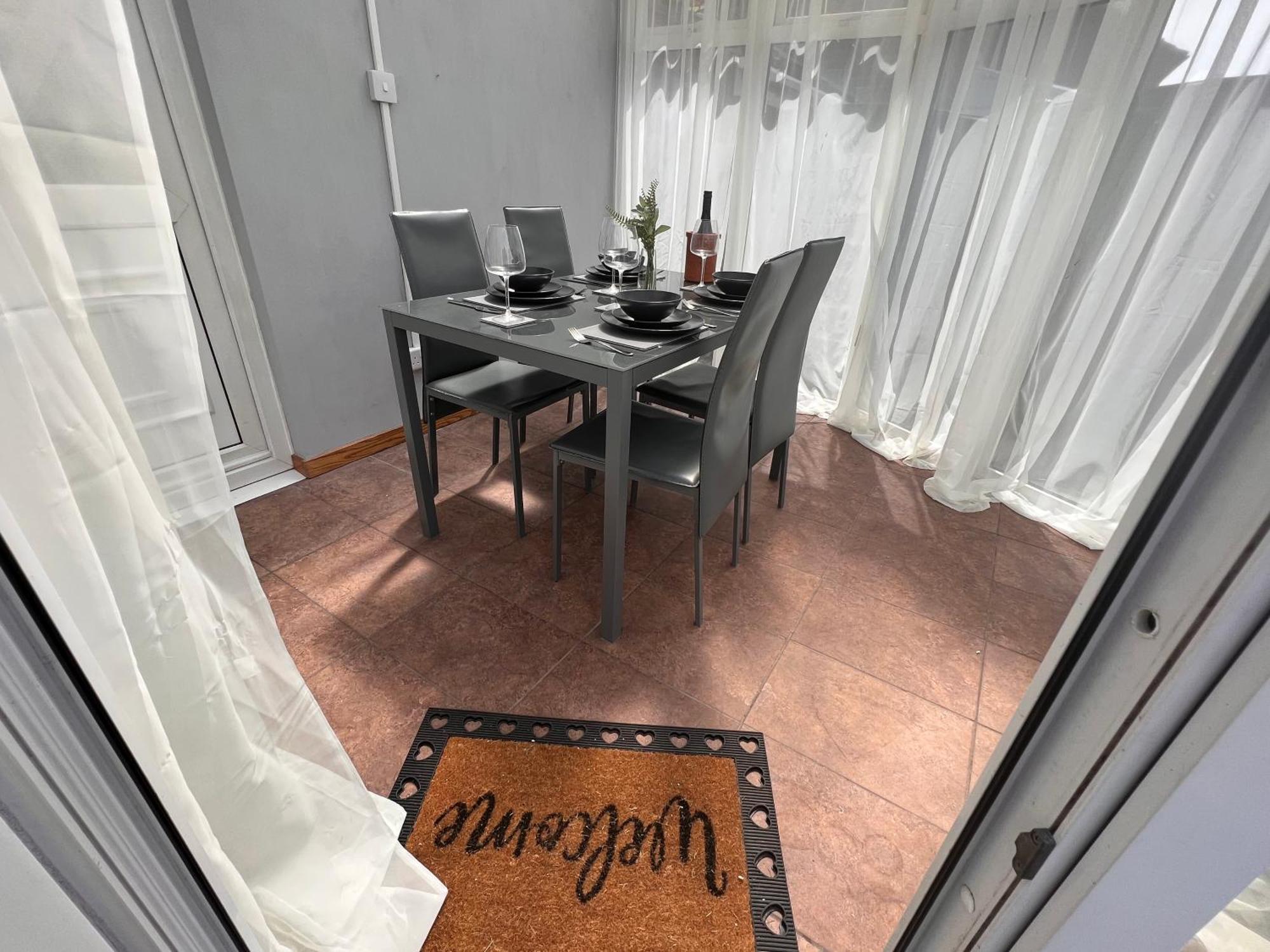 Contractors Or Family House - M1 Nottingham - Ikea Retail Park - Catkin Drive - 2 Bed Home With Driveway, Private Garden, Sleeps 4 - Tv'S In All Rooms Giltbrook Exterior photo