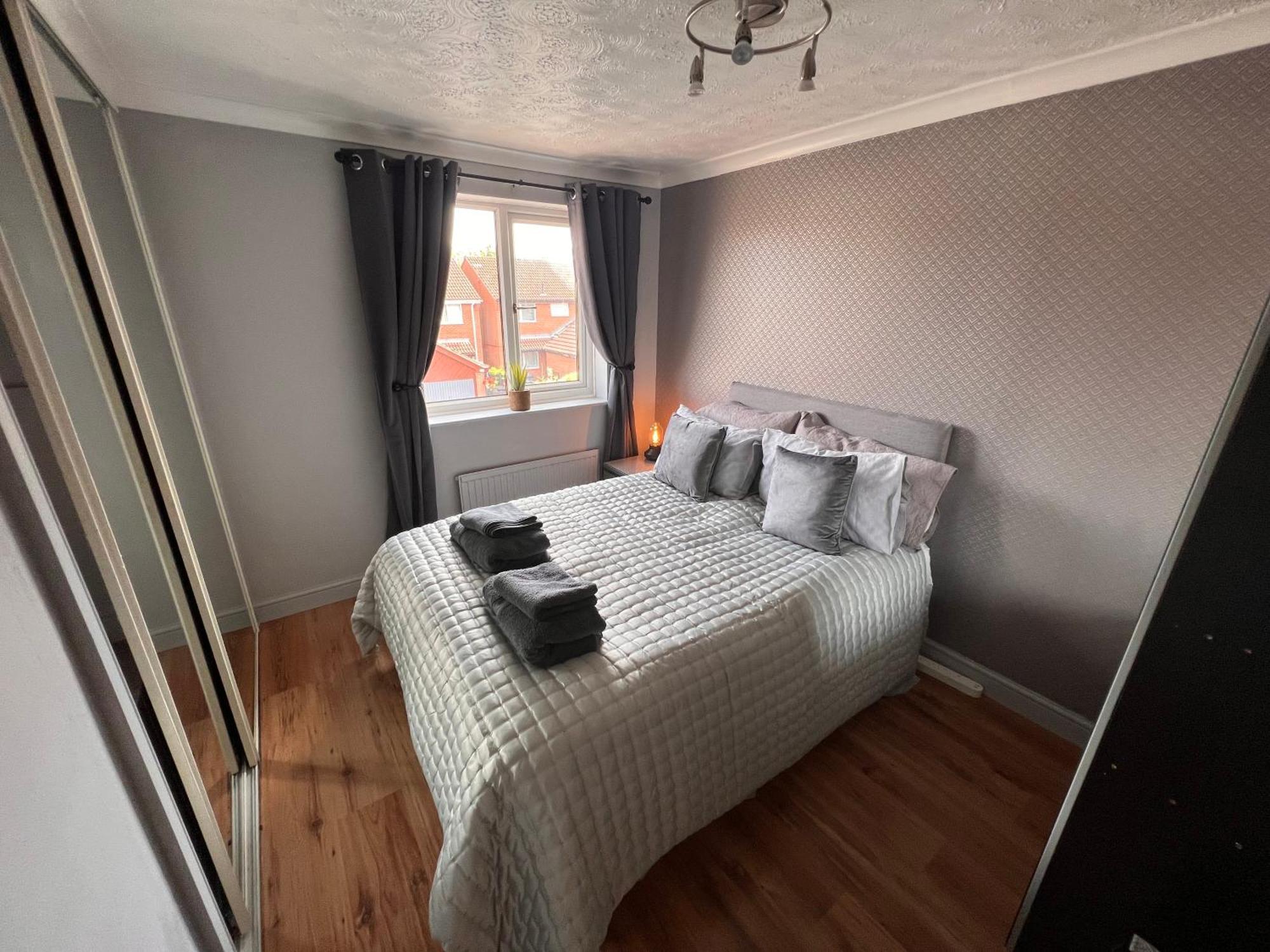 Contractors Or Family House - M1 Nottingham - Ikea Retail Park - Catkin Drive - 2 Bed Home With Driveway, Private Garden, Sleeps 4 - Tv'S In All Rooms Giltbrook Exterior photo