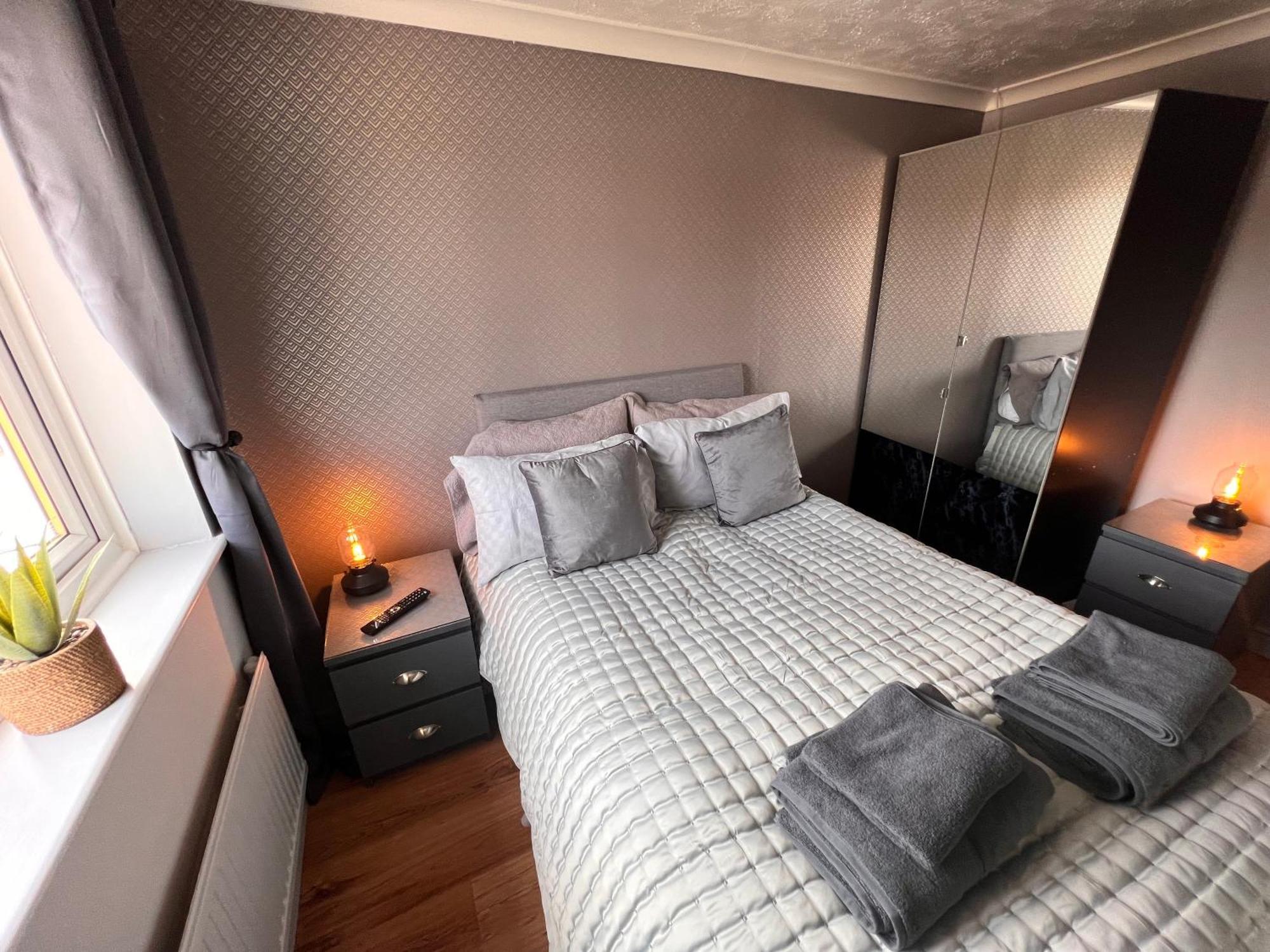 Contractors Or Family House - M1 Nottingham - Ikea Retail Park - Catkin Drive - 2 Bed Home With Driveway, Private Garden, Sleeps 4 - Tv'S In All Rooms Giltbrook Exterior photo