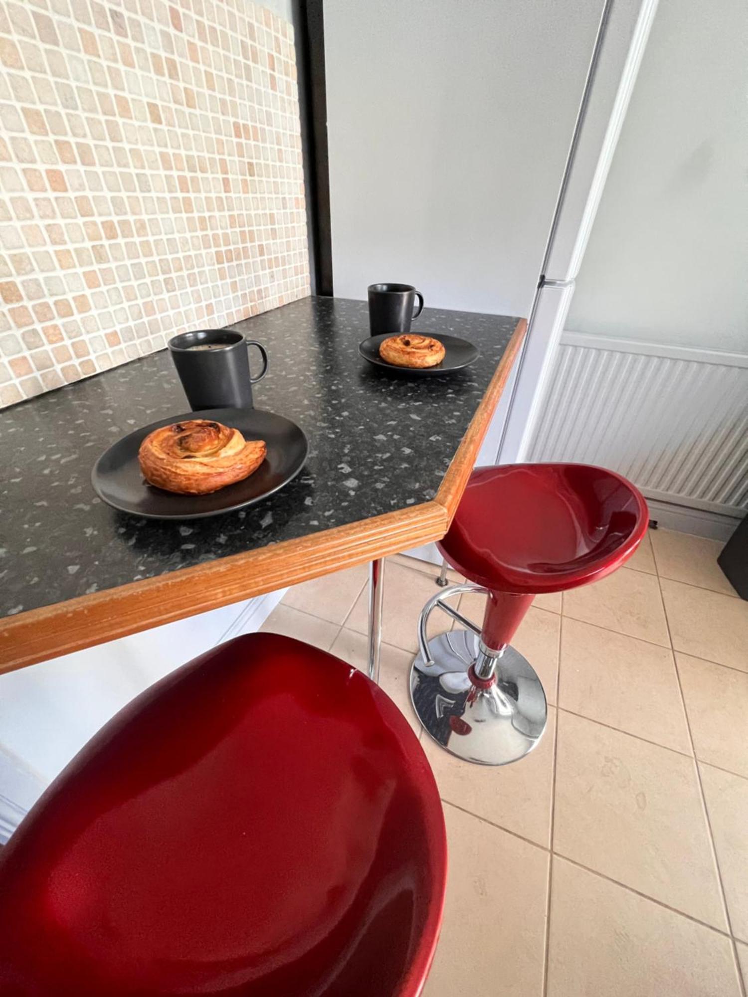 Contractors Or Family House - M1 Nottingham - Ikea Retail Park - Catkin Drive - 2 Bed Home With Driveway, Private Garden, Sleeps 4 - Tv'S In All Rooms Giltbrook Exterior photo