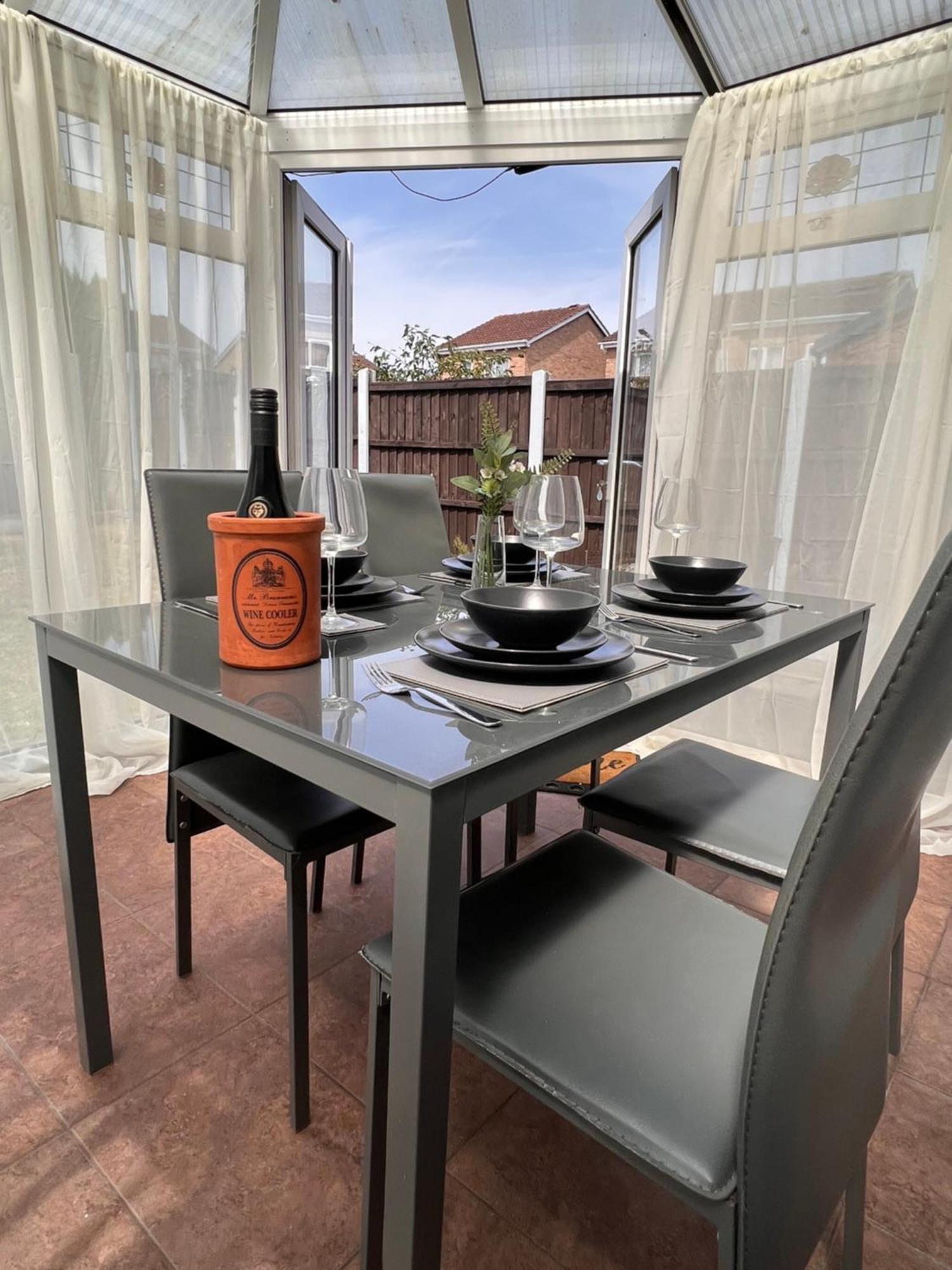 Contractors Or Family House - M1 Nottingham - Ikea Retail Park - Catkin Drive - 2 Bed Home With Driveway, Private Garden, Sleeps 4 - Tv'S In All Rooms Giltbrook Exterior photo
