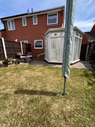 Contractors Or Family House - M1 Nottingham - Ikea Retail Park - Catkin Drive - 2 Bed Home With Driveway, Private Garden, Sleeps 4 - Tv'S In All Rooms Giltbrook Exterior photo